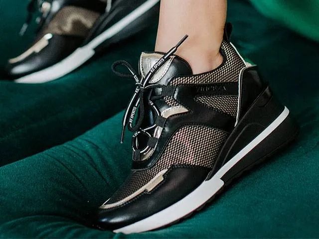 Sneakersy damskie na koturnie – oryginalne wydanie klasycznych sneakersów