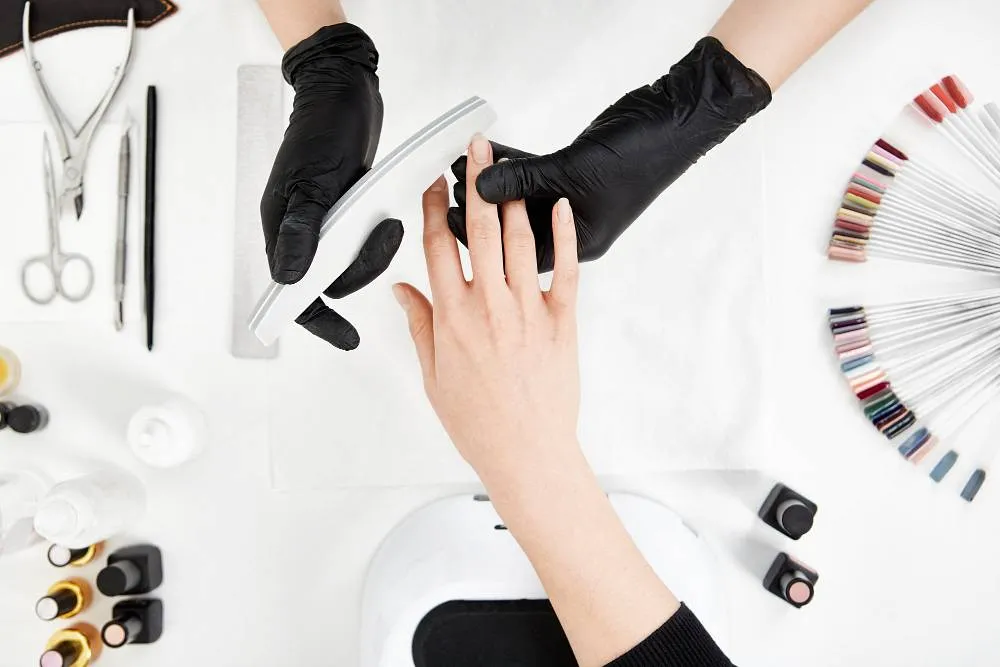 5 produktów do manicure, które warto mieć w swojej kosmetyczce